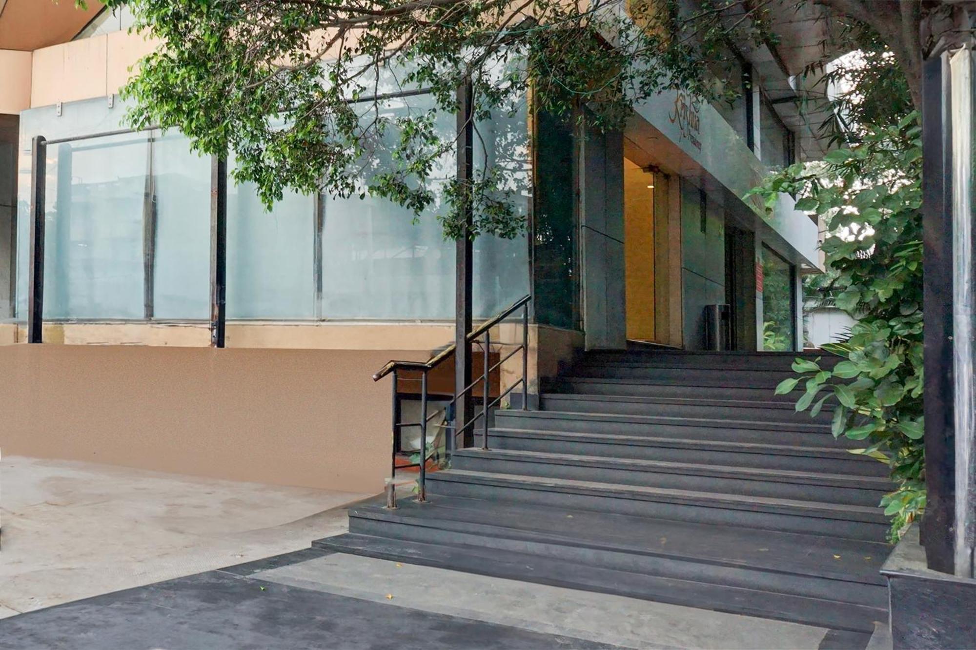Super Townhouse Oak Jm Road Formerly Krishna Presidency Poona Buitenkant foto