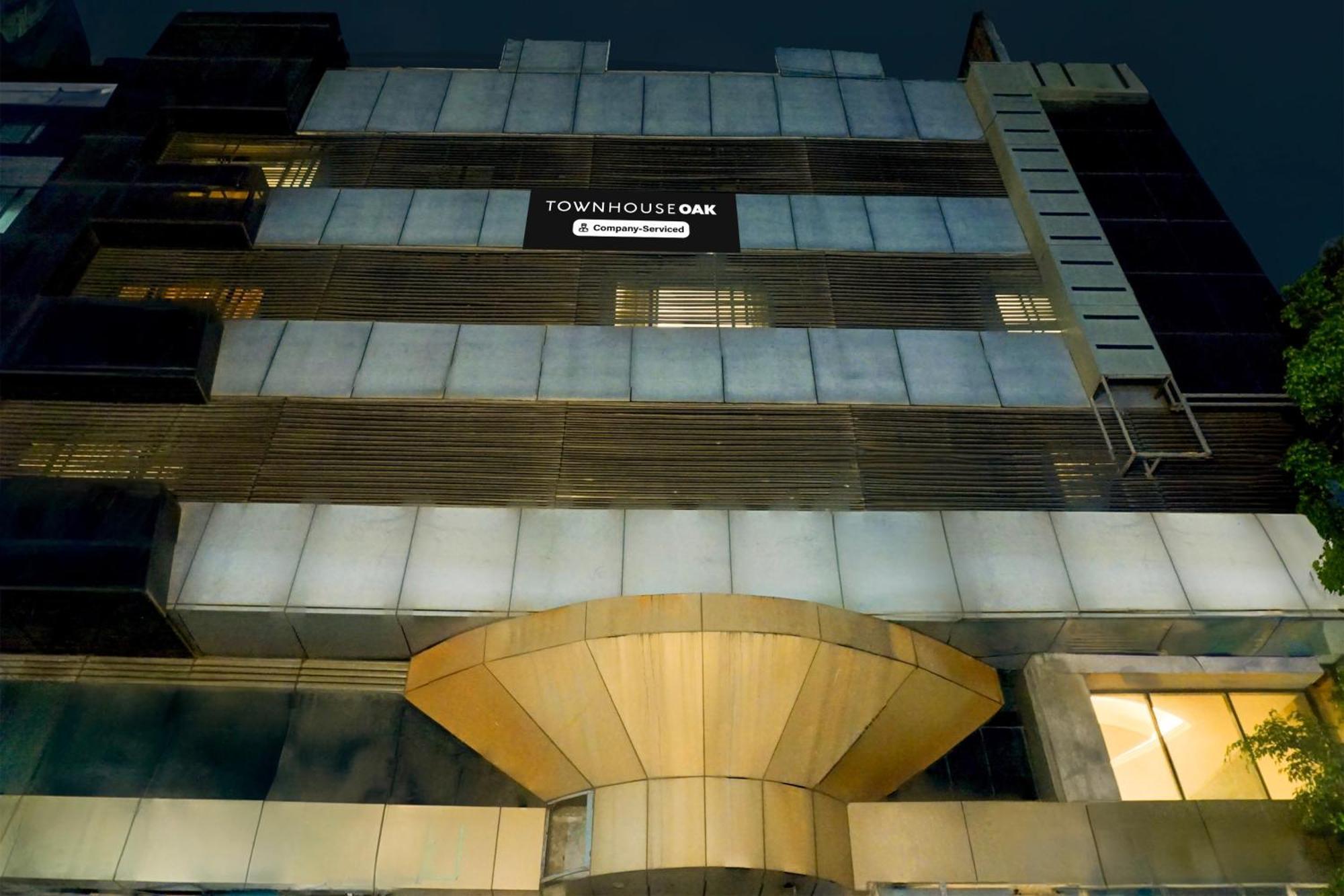 Super Townhouse Oak Jm Road Formerly Krishna Presidency Poona Buitenkant foto