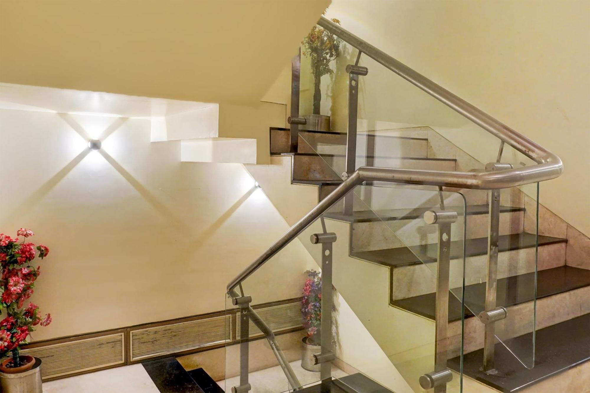 Super Townhouse Oak Jm Road Formerly Krishna Presidency Poona Buitenkant foto